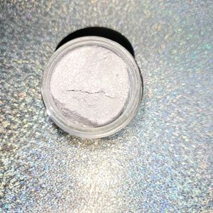 Crystal mineral eyeshadow